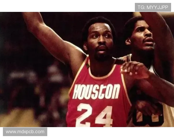 摩西马龙传奇生涯全面回顾从高中天才到NBA历史最伟大中锋之一 摩西马龙传奇生涯全面回顾从高中天才到NBA历史最伟大中锋之一