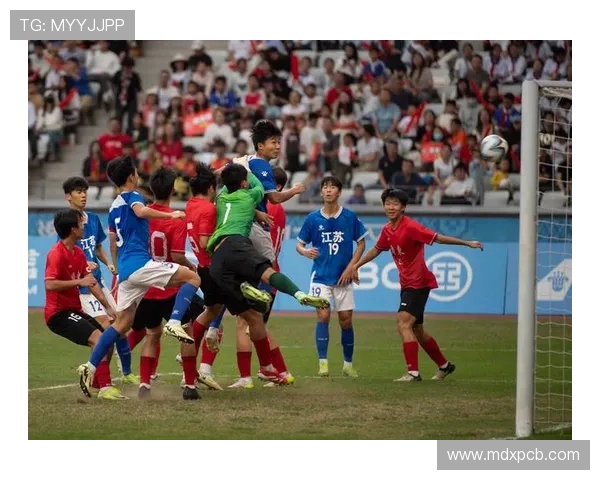 中国男足逆转取胜展现坚韧意志全队团结拼搏点燃球迷激情