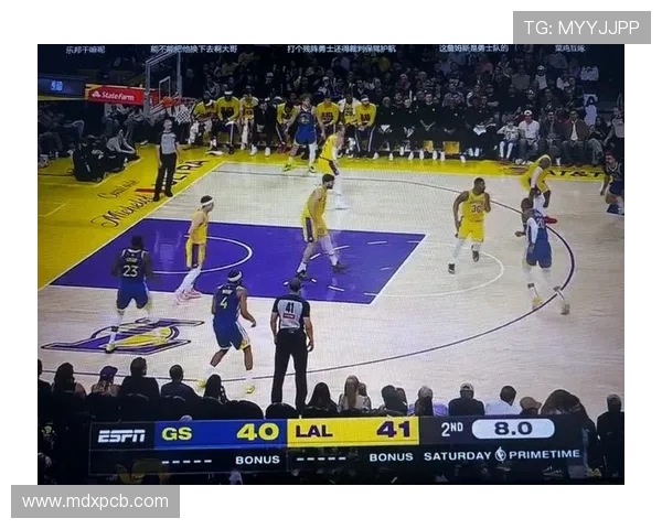 夏季联赛精彩对决湖人勇士争锋相对球迷热情高涨